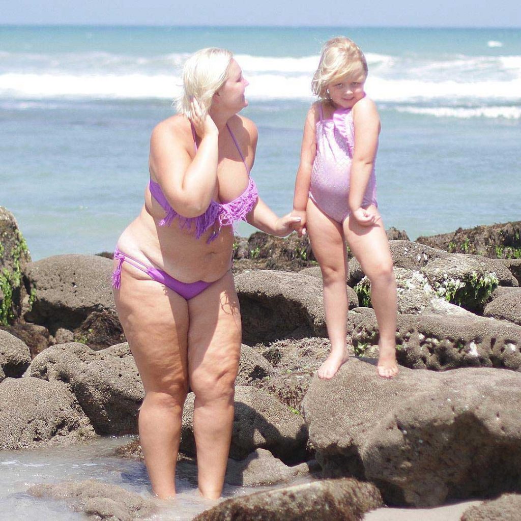 Толстые нудисты на пляже фото