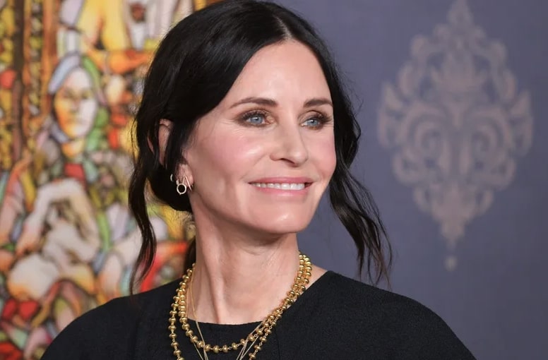 Courteney Cox is naturally beautiful, and she isn't afraid to go au ...